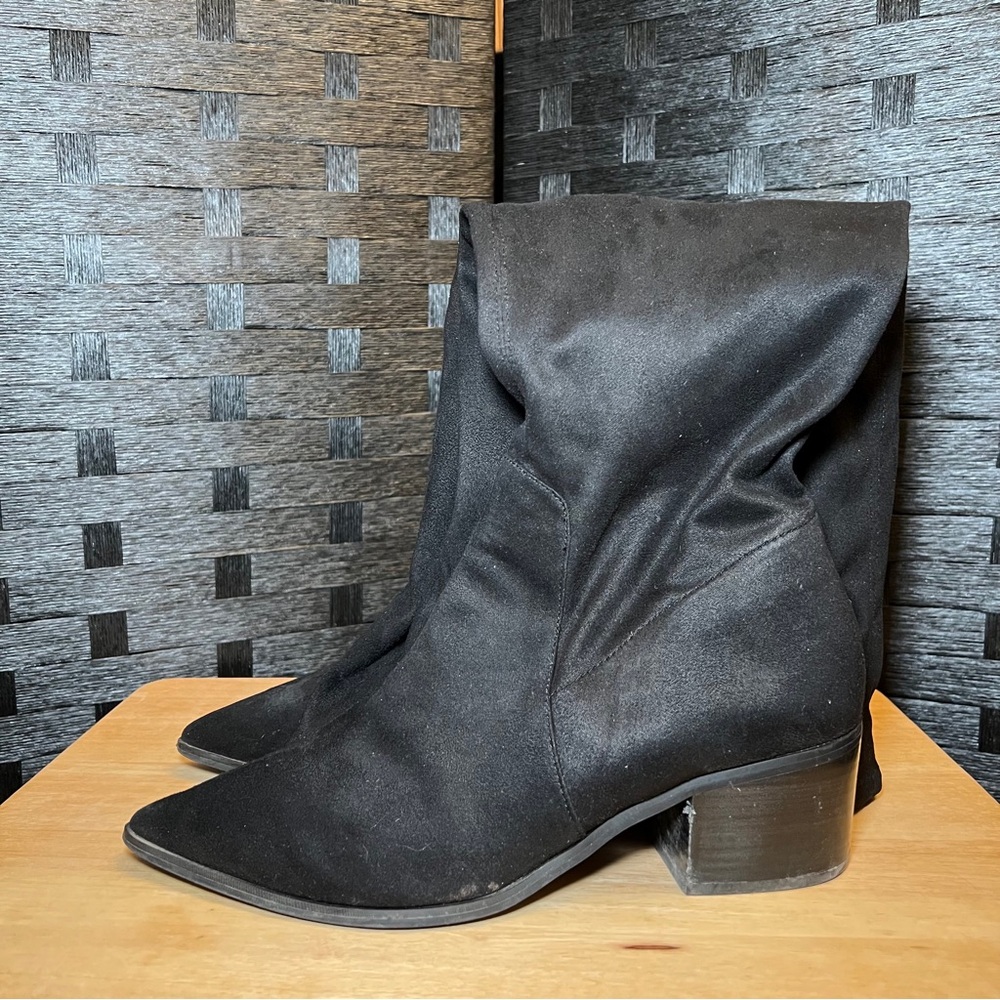 Women’s Size 12W black boots